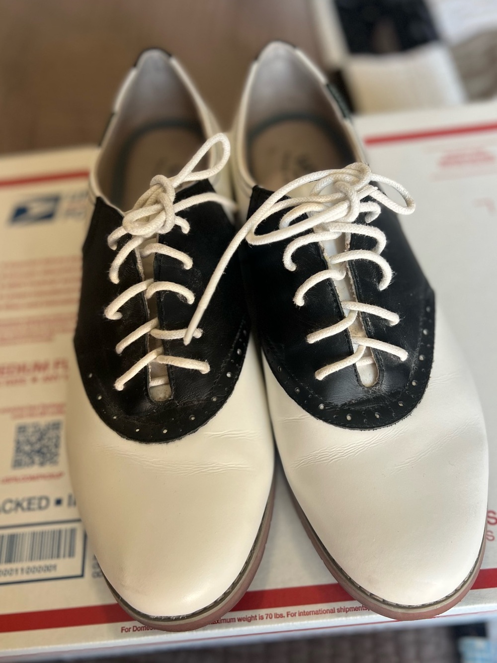 Eastland  Sadie Saddle Oxfords Women’s  Size 11M Black and White Leather Oxfords